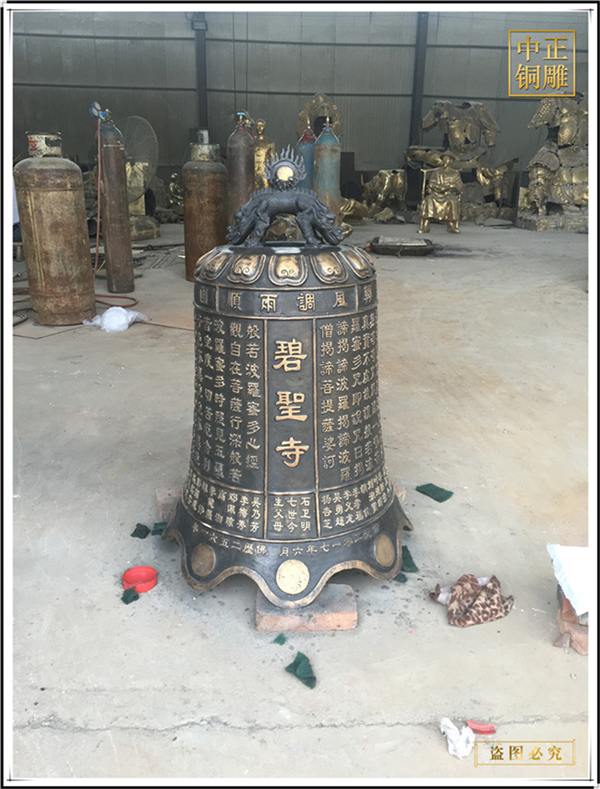 銅鐘雕塑具有的價值(圖2) 1-24042G02H1S7.jpg